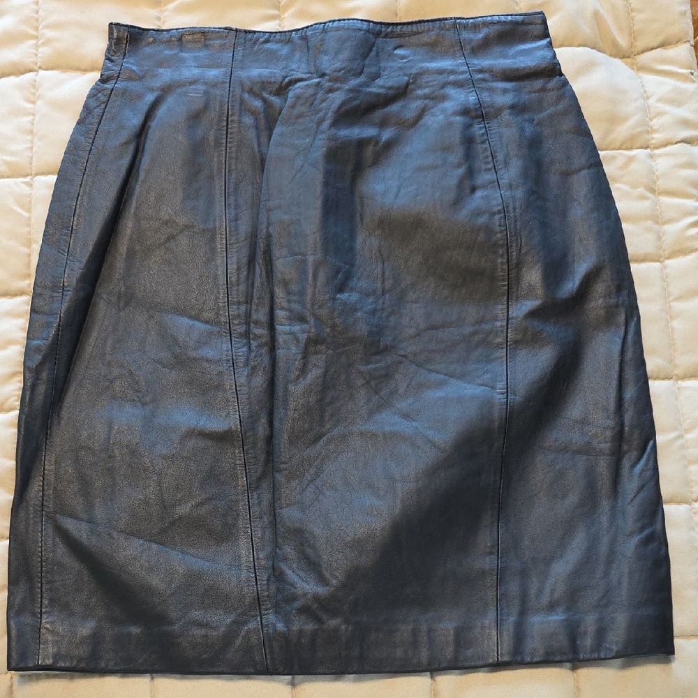 Elegant Black Leather Pencil Skirt